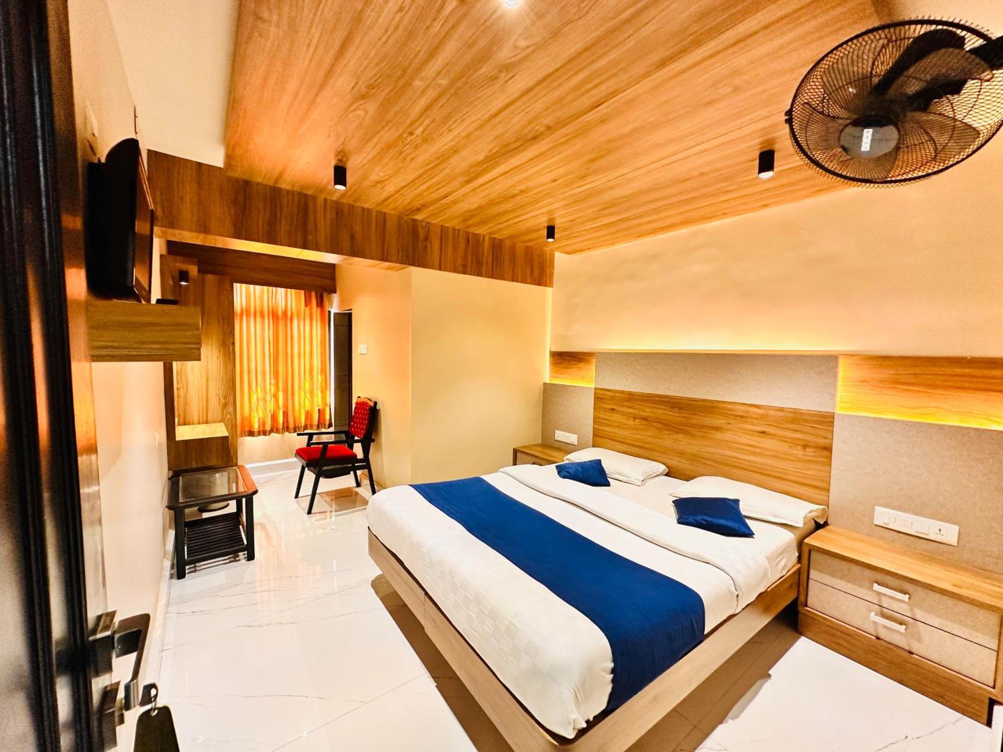 City Palace Hotel Ooty Bagian luar foto
